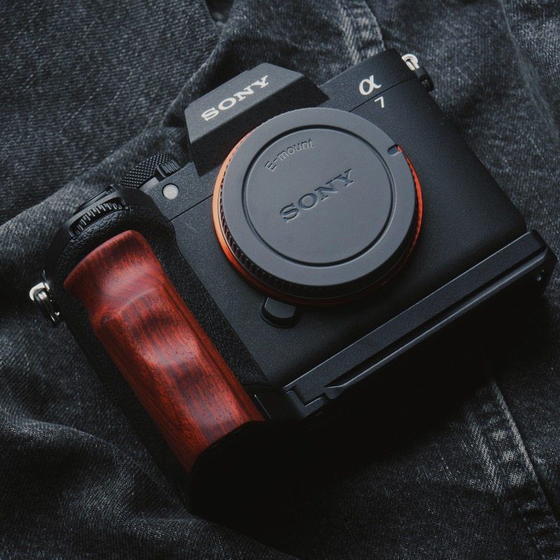 Sony A7M5 Wooden Handgrip | Ergonomic L-Plate & Battery Access | iWoodStore