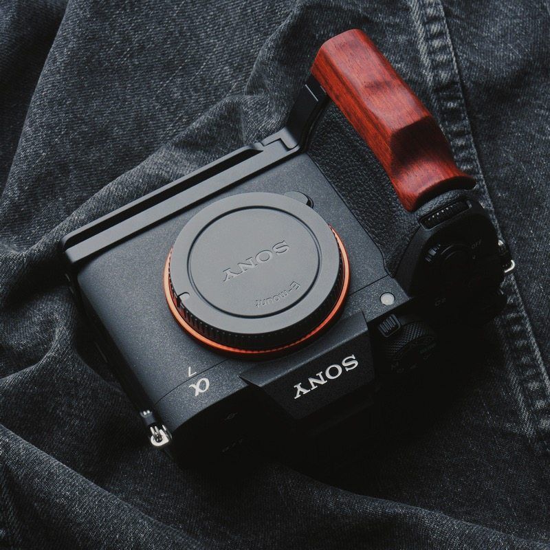 Sony A7M5 Wooden Handgrip | Ergonomic L-Plate & Battery Access | iWoodStore