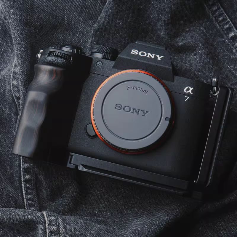 Sony A7M5 Wooden Handgrip | Ergonomic L-Plate & Battery Access | iWoodStore