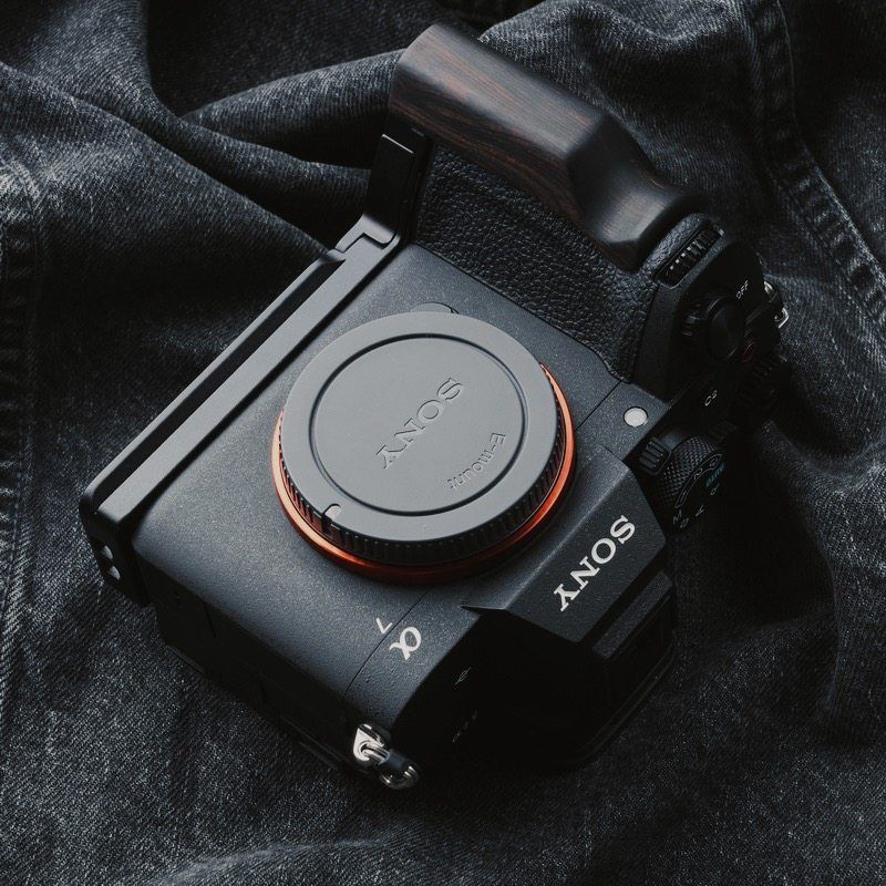 Sony A7M5 Wooden Handgrip | Ergonomic L-Plate & Battery Access | iWoodStore