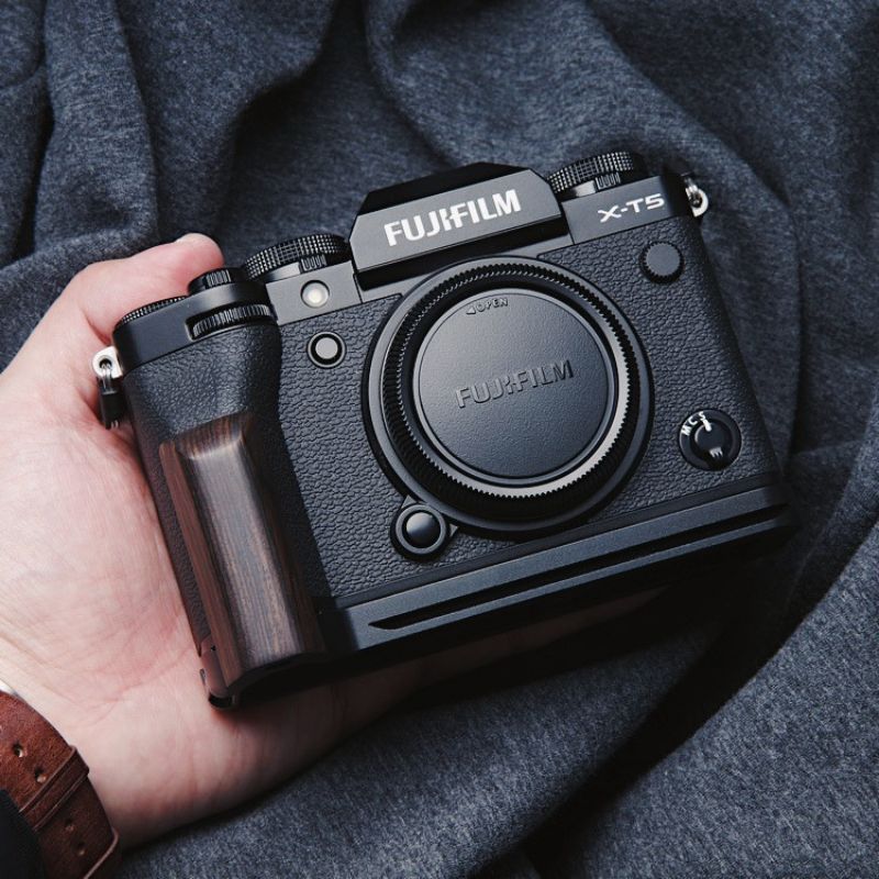 Fujifilm XT5 Grip Wood (X-T5) - iWoodStore