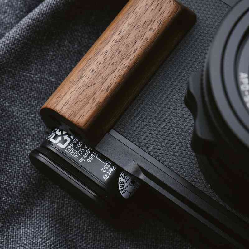 Leica Q3 Grip Wood KC Design - iWoodStore