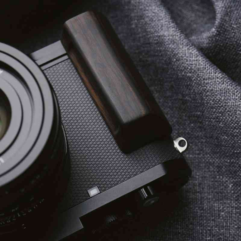 Leica Q3 Grip Wood KC Design - iWoodStore