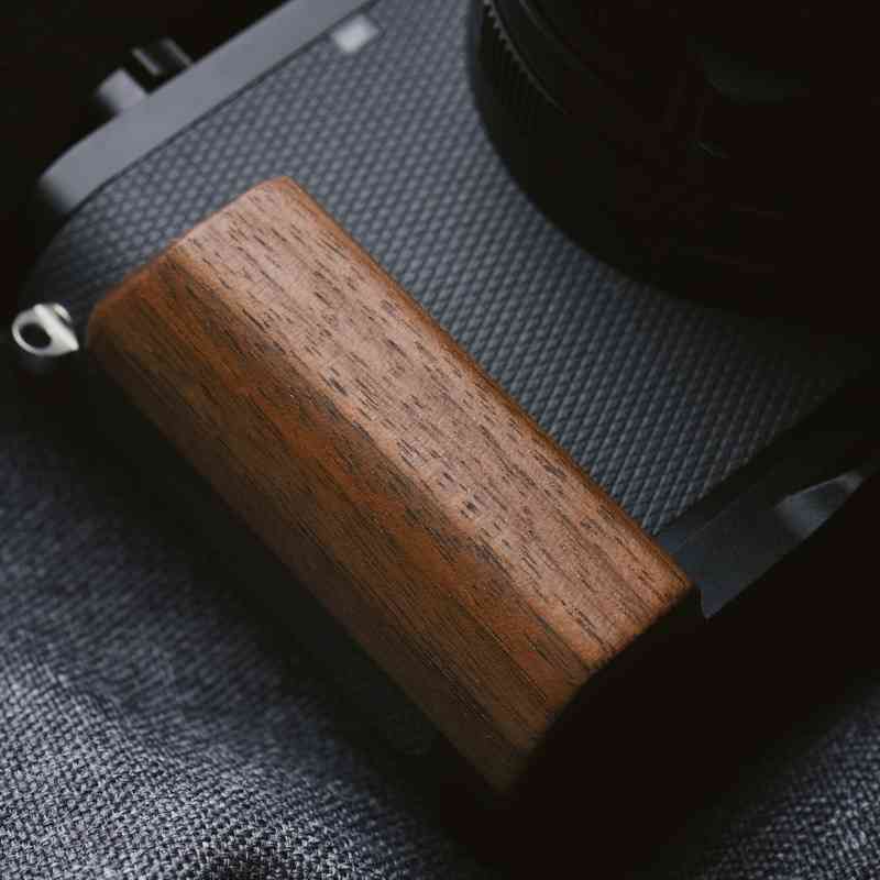 Leica Q3 Grip Wood KC Design - iWoodStore