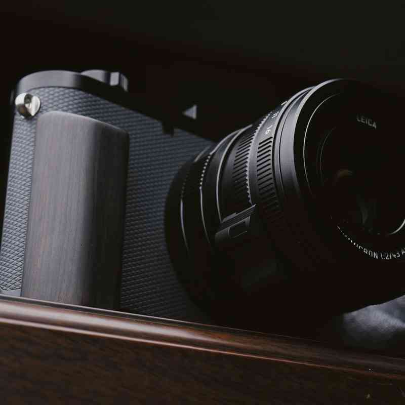 Leica Q3 Grip Wood KC Design - iWoodStore