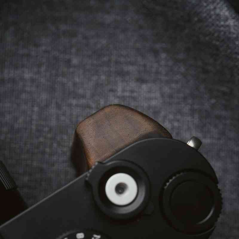 Leica Q3 Grip Wood KC Design - iWoodStore