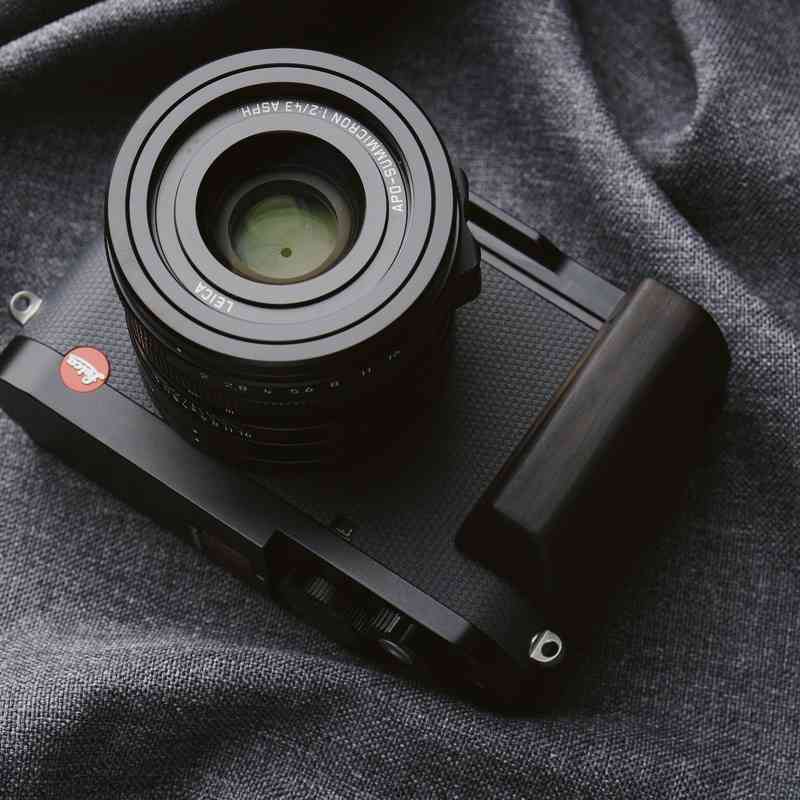 Leica Q3 Grip Wood KC Design - iWoodStore