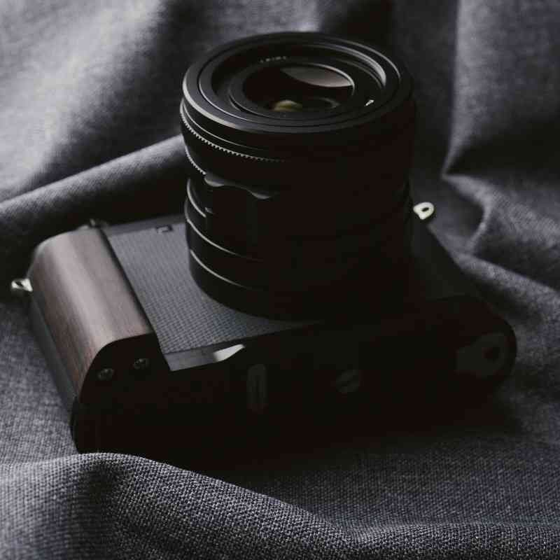 Leica Q3 Grip Wood KC Design - iWoodStore