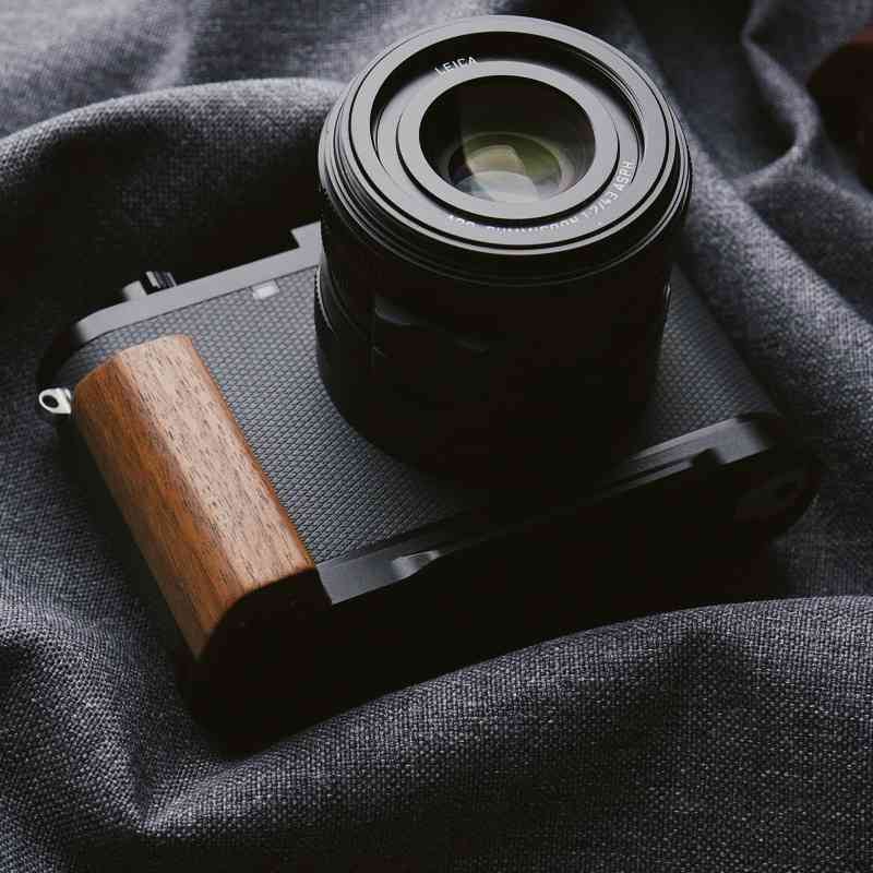 Leica Q3 Grip Wood KC Design - iWoodStore