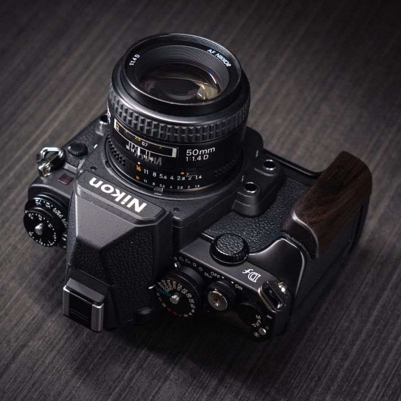 Nikon DF Grip YW Design - iWoodStore