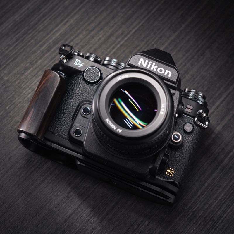 Nikon DF Grip YW Design - iWoodStore