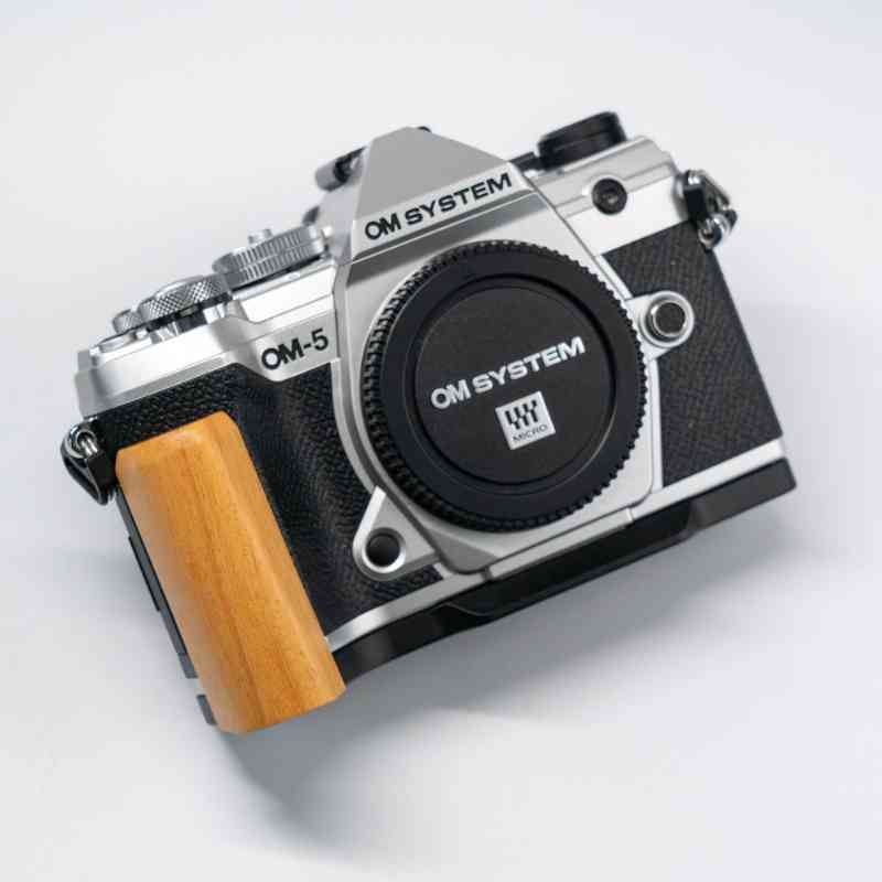 Olympus OM5 Grip Wood YW Design - iWoodStore