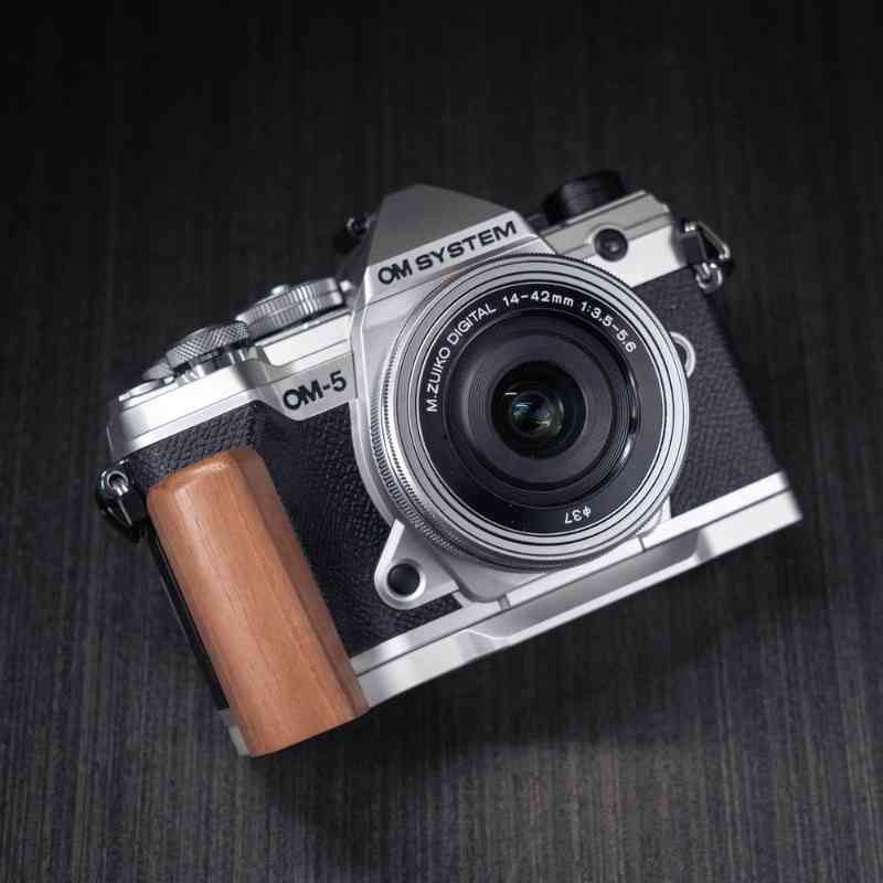Olympus OM5 Grip Wood YW Design - iWoodStore