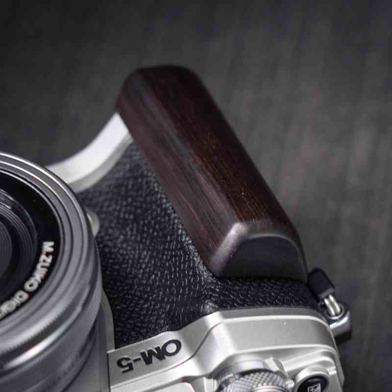 Olympus OM5 Grip Wood YW Design - iWoodStore
