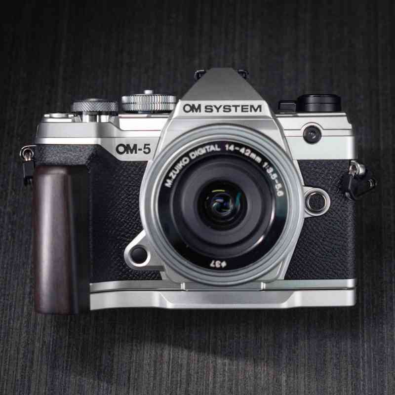 Olympus OM5 Grip Wood YW Design - iWoodStore