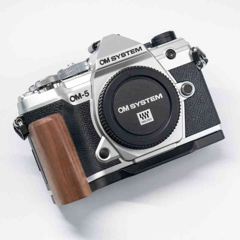 Olympus OM5 Grip Wood YW Design - iWoodStore
