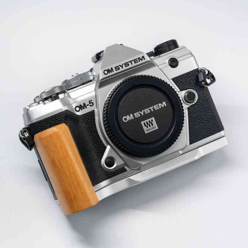 Olympus OM5 Grip Wood YW Design - iWoodStore