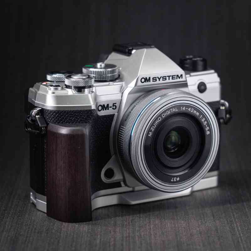 Olympus OM5 Grip Wood YW Design - iWoodStore