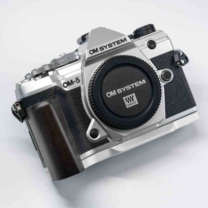 Olympus OM5 Grip Wood YW Design - iWoodStore