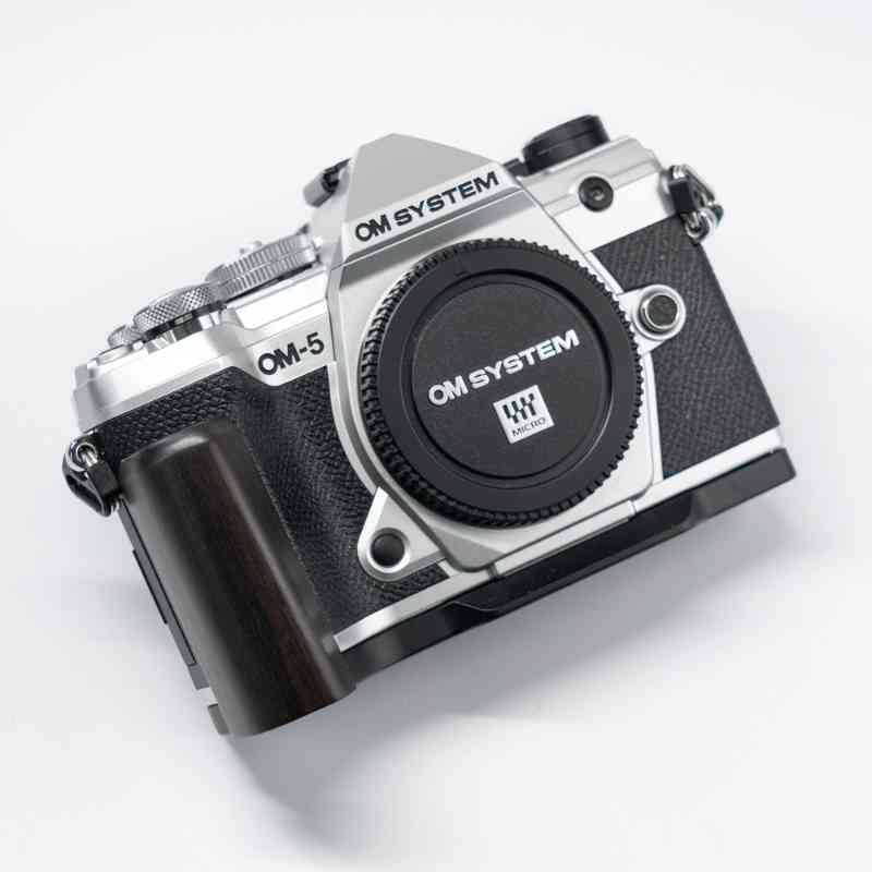 Olympus OM5 Grip Wood YW Design - iWoodStore