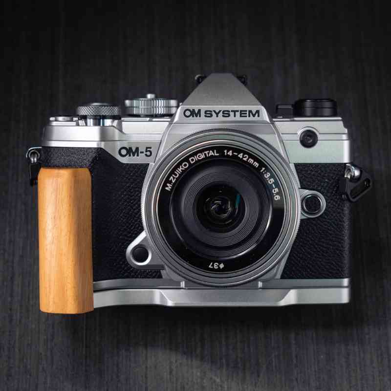 Olympus OM5 Grip Wood YW Design - iWoodStore