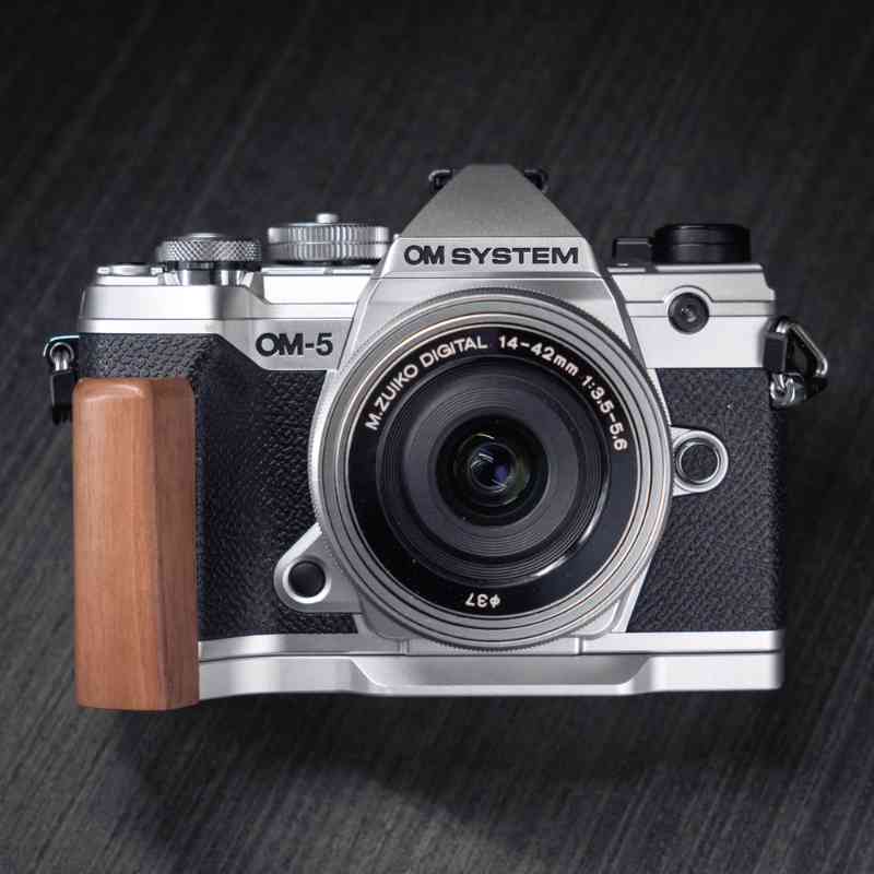 Olympus OM5 Grip Wood YW Design - iWoodStore