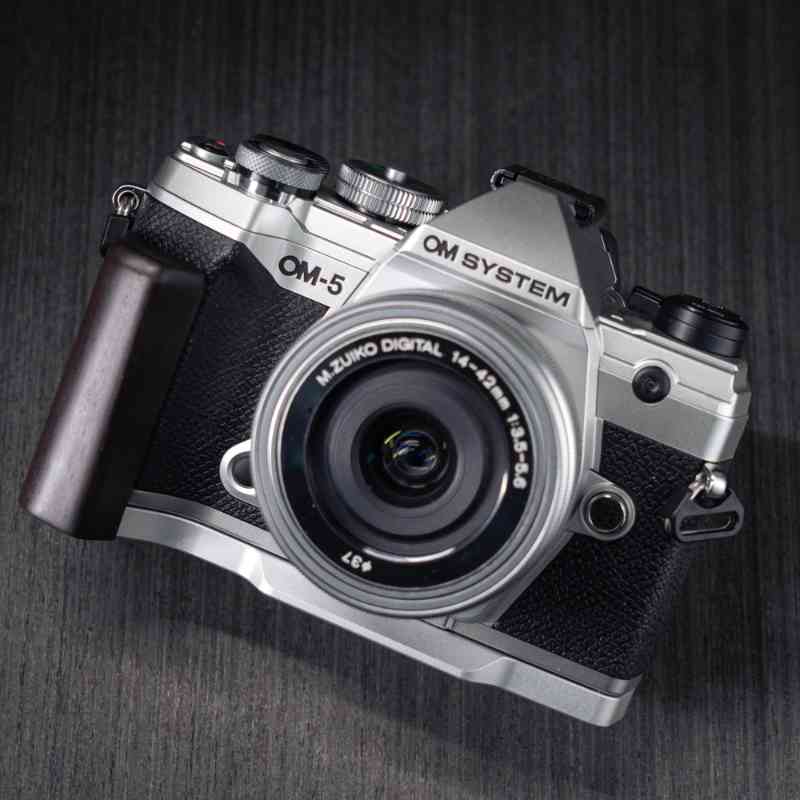 Olympus OM5 Grip Wood YW Design - iWoodStore