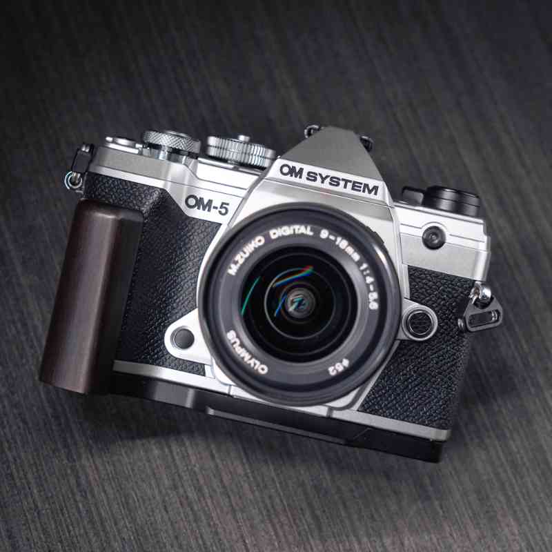 Olympus OM5 Grip Wood YW Design - iWoodStore