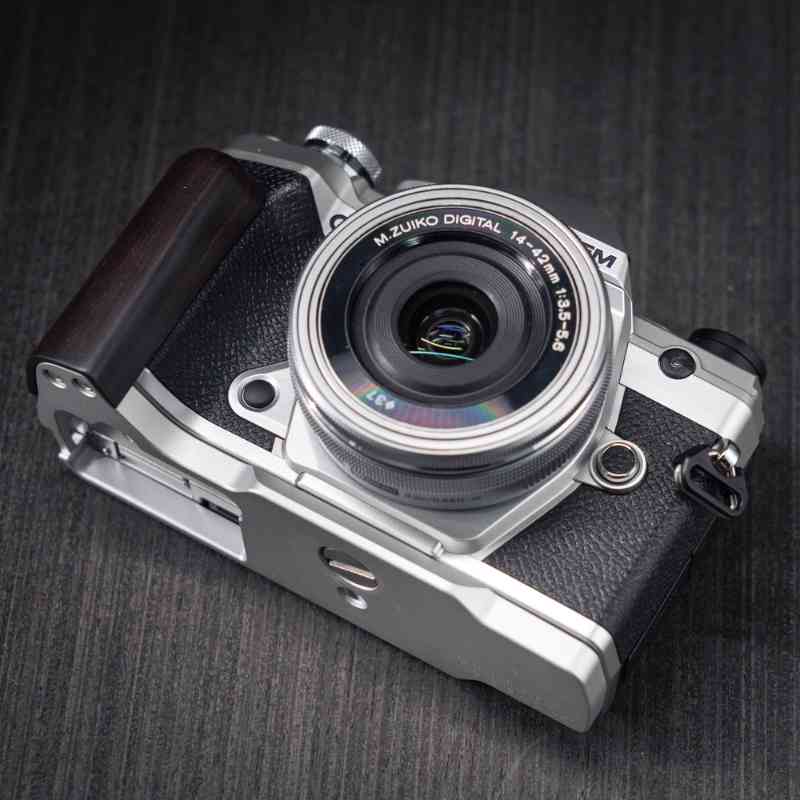 Olympus OM5 Grip Wood YW Design - iWoodStore