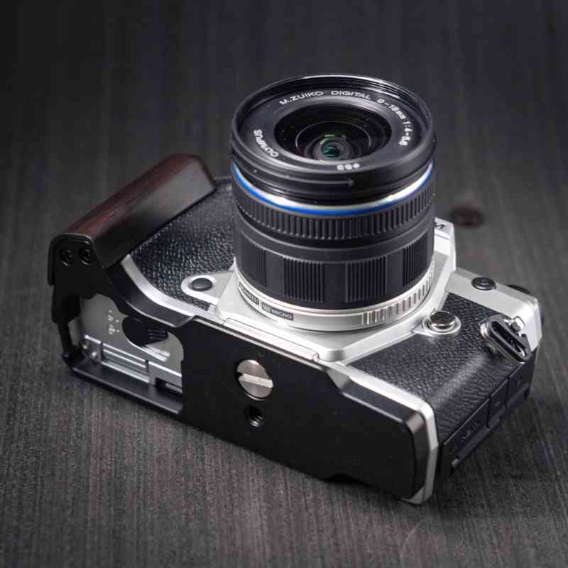 Olympus OM5 Grip Wood YW Design - iWoodStore