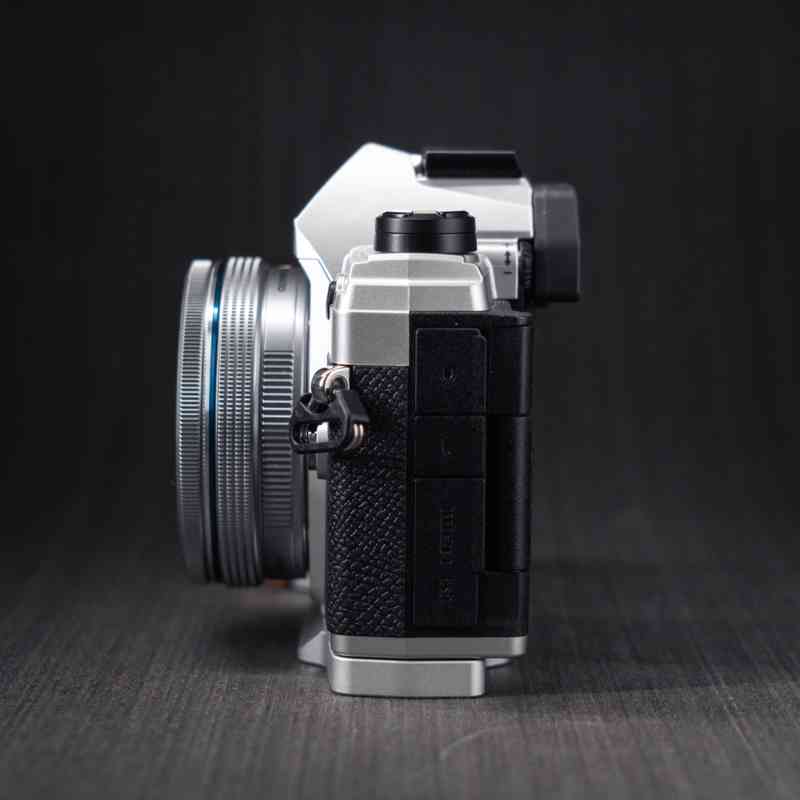 Olympus OM5 Grip Wood YW Design - iWoodStore