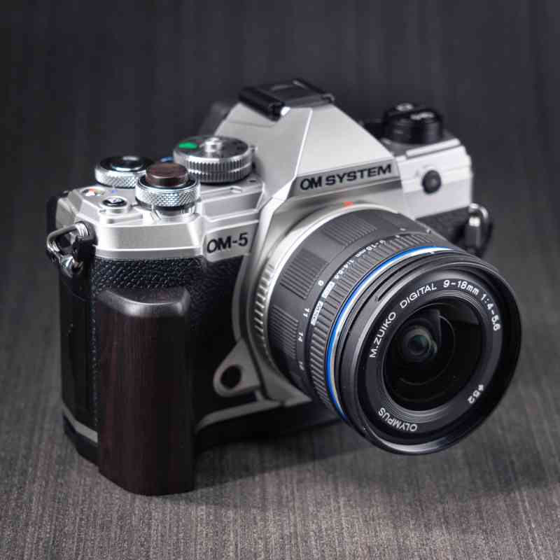 Olympus OM5 Grip Wood YW Design - iWoodStore