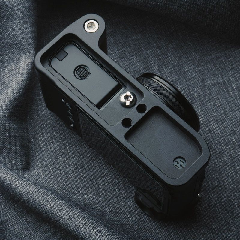 Round Fuji X100VI Grip KC Design - iWoodStore