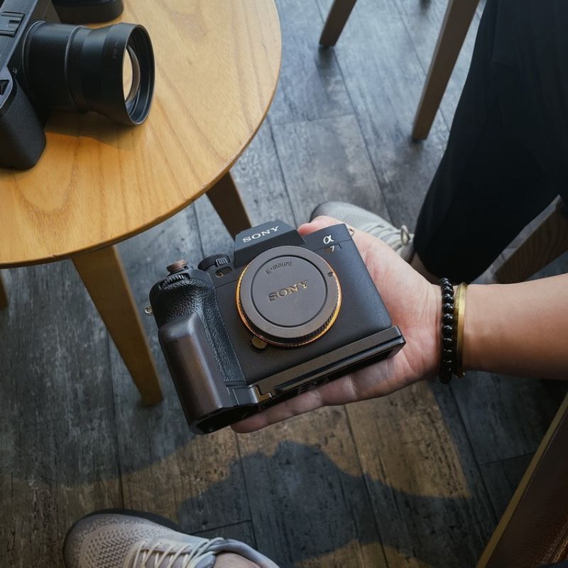 Sony Alpha 7 M4 A7R5 (A7M4) Hand Grip - iWoodStore