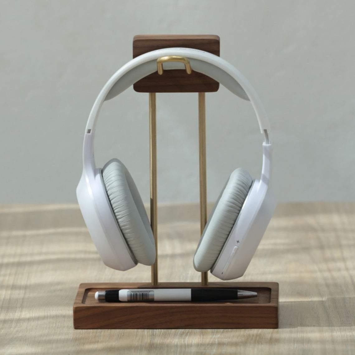 Stylish Earphone Stand with USB Ports - iWoodStore