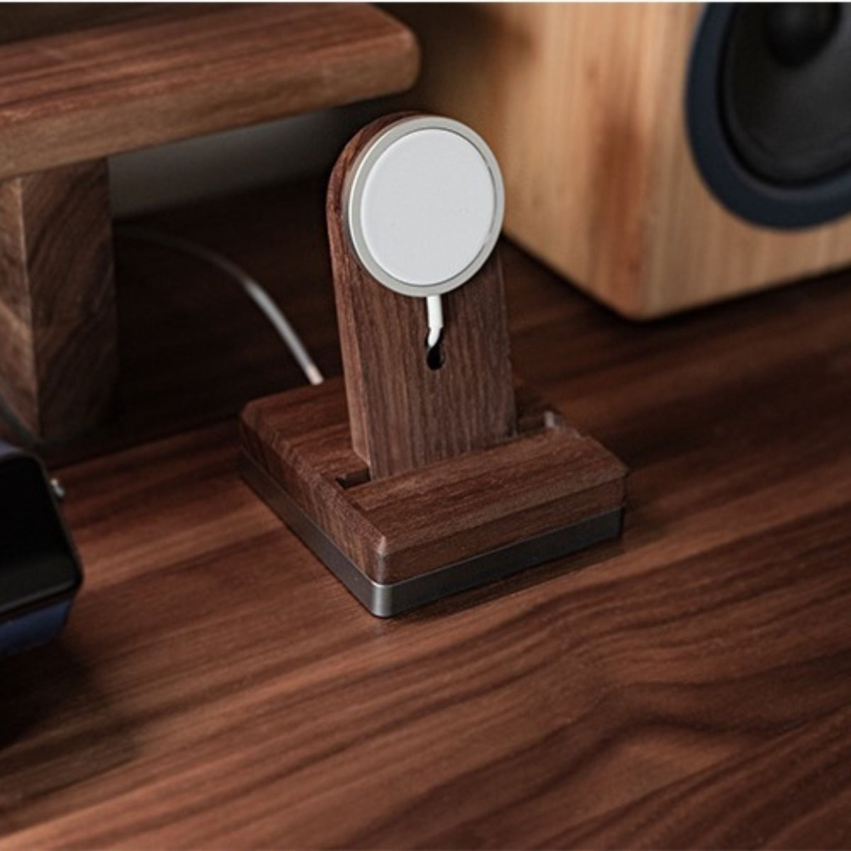 Wood MagSafe Stand - iWoodStore