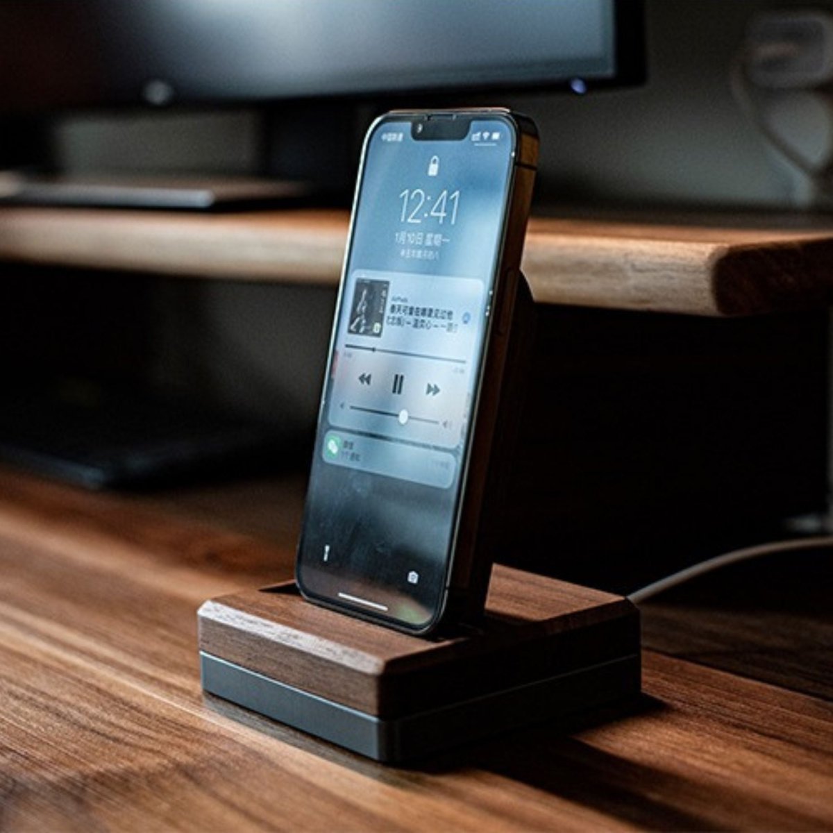 Wood MagSafe Stand - iWoodStore