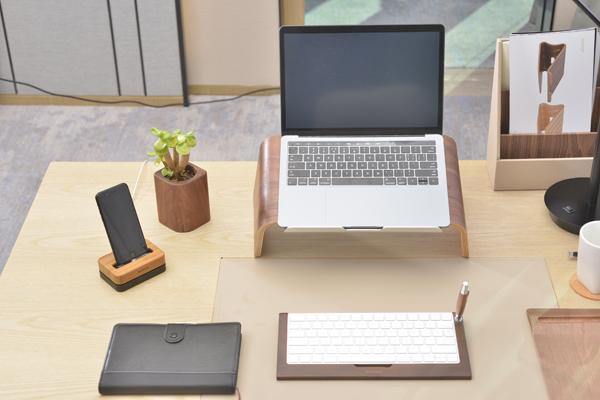 Wooden MacBook Pro Stand - iWoodStore